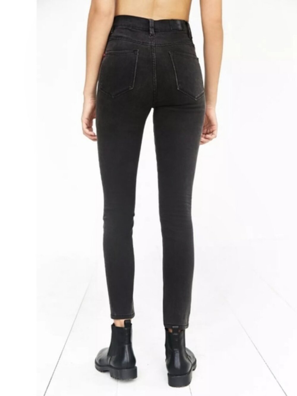 BDG URBAN OUTFITTERS TWIG HIGH RISE CROPPED SIZE 27